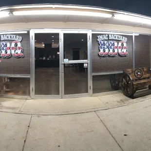 the outside of the restaurant