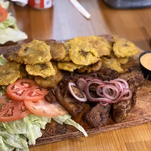 Carne frita (pork ) con Totones