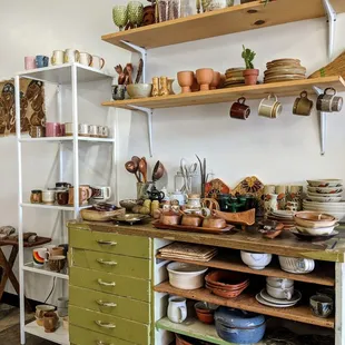 Various vintage kitchen items