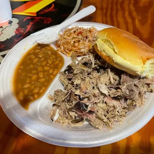 Pulled pork combo with baked beans and red slaw