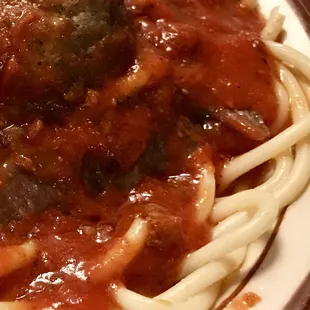 Full bodied sauce.  Nice "tang" to it.