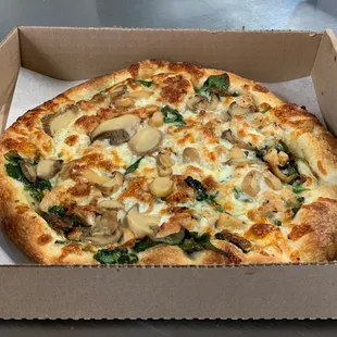 White pizza with spinach and mushrooms
