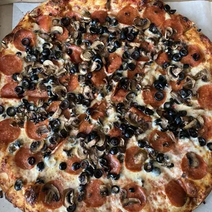The one and only BLUE COLLAR with pepperoni, mushrooms, and black olives. It's a beautiful thing.