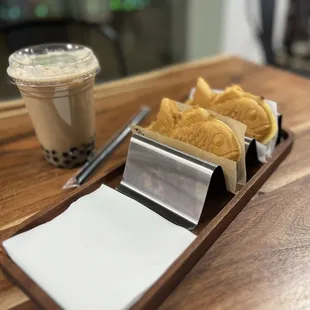 Hokkaido milk tea with boba and Taiyaki - Nutella | cinnamon sugar high