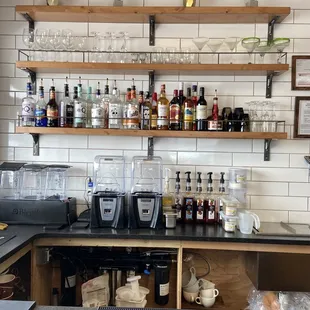Coffee bar and bar/bar area