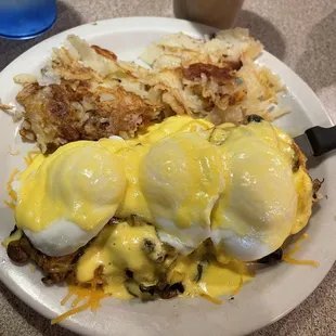 Eggs Benedict. Added shredded cheese and mushrooms. I've had worse. I've had better. Just mediocre.