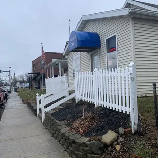 a white picketed fence