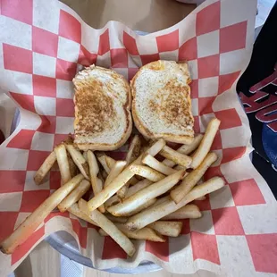 Grilled cheese yumminess!