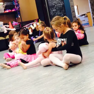 Stars class getting ready for the Dolly Song. It's a tradition!