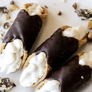 Cannoli!