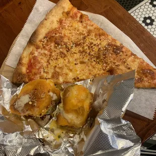 lousy ass garlic knots and dry ass pizza  yuk waste of my $3 dollars