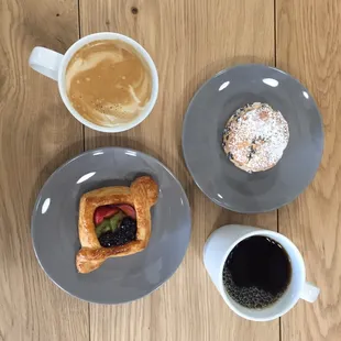 Coffee, lattes, baked goods, quiche, soup, and sandwiches.