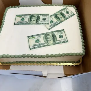 This is the CAKE THEY SHOWED US AT PICK UP BEFORE DOING IT OVER . This cake didn&apos;t look $163 .
