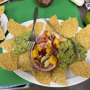 guacamole and tortillas