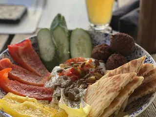 Café Hollander- Brookfield Corners