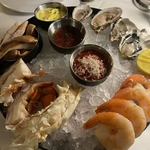 Raw bar plateau