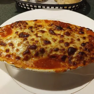 You can't tell, but this is the Pasta Trio: Lasagna, cannelloni, and manicotti. Yum!