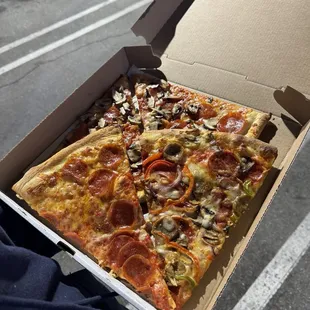 Pepperoni, pepperoni mushroom, deluxe