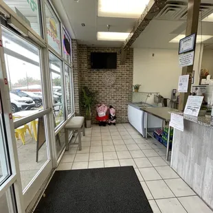 Waiting/Ordering area.