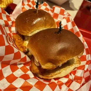 Hot chicken sliders