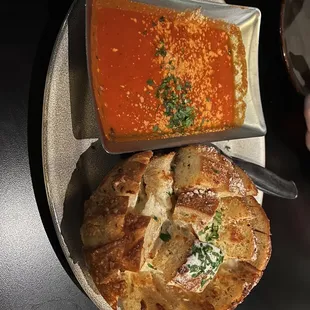 Garlic Giant Cheesey Garlic Pull-Apart Bread