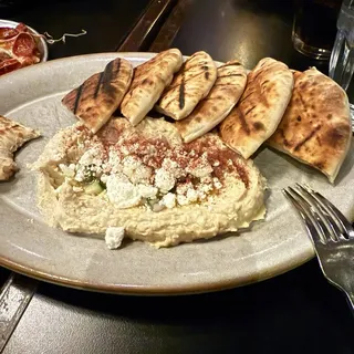 ROASTED GARLIC HUMMUS V