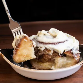 WARM GIANT CINNAMON ROLL V