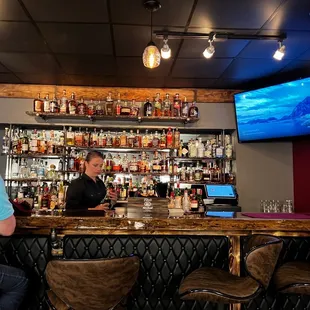 The bar area, really nice TV