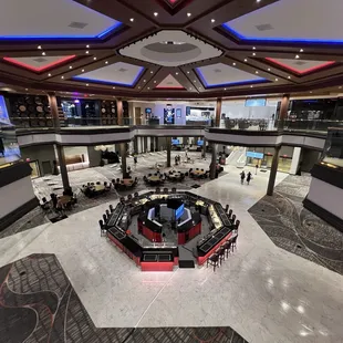 10/2/24 FYI, mall lobby