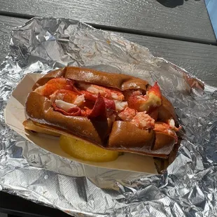 Hoy lobster roll 1/4 pounds