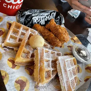 CHICKEN WAFFLES