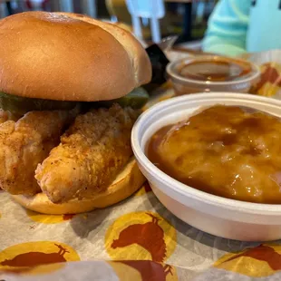 Classic chicken sandwich and mashed potatoes