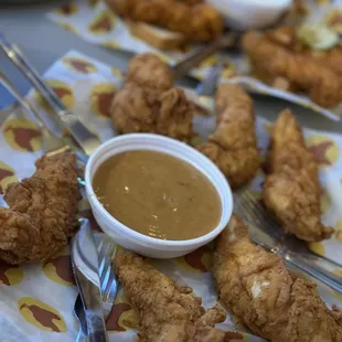 fried chicken and dipping sauce