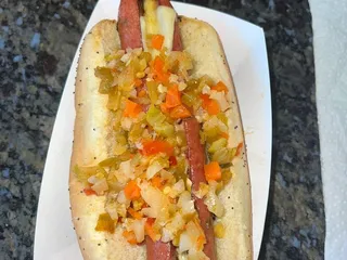 D’s Six Pack & Dogs