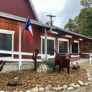 the outside of the restaurant