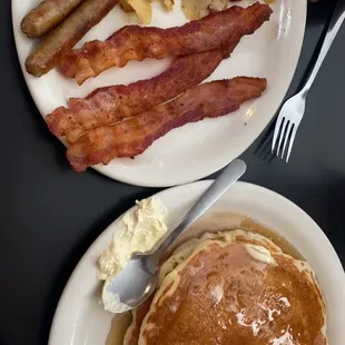 a plate of pancakes and bacon