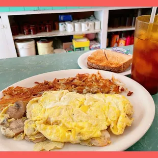 Shrimp and mushroom omelette; iced tea