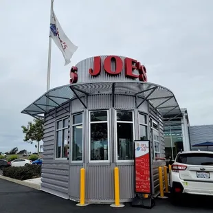 Joe&apos;s coffee shop drive thru