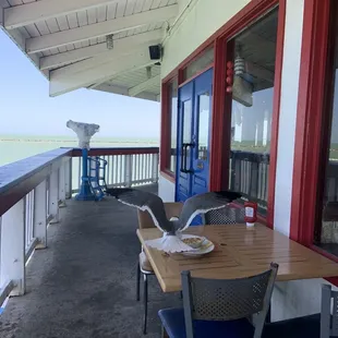 2nd-floor deck