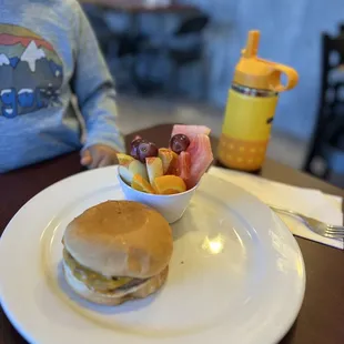 Kids Jr cheese burger with fruit