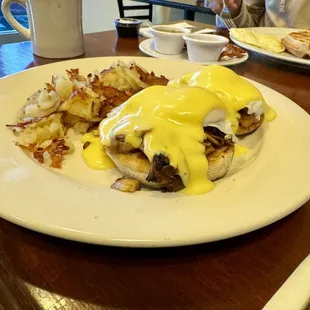 Mushroom Benedict with Homestyle Potatoes
