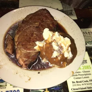 steak with gravy and mashed potatoes