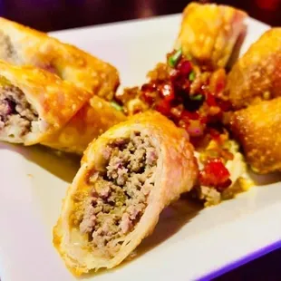 Cheeseburger egg rolls