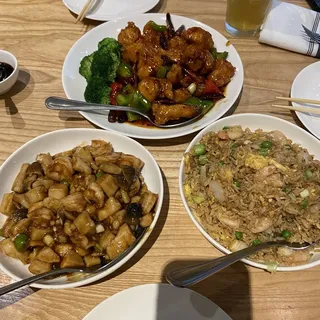 Diced Chicken And shrimps with Plum Sauce Lunch Special