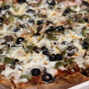 Pizza (Deluxe Supreme style)