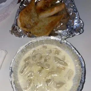 Gnocchi in Gorgonzola sauce with Garlic Bread