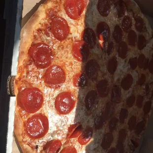 Xlarge pepperoni pizza.