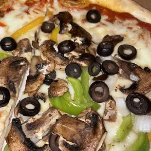  pizza with mushrooms and peppers