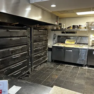 Joe&apos;s flavorful &quot;old school&quot; ovens.