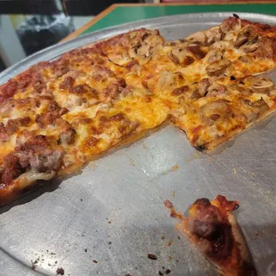 Half sausage, half sausage,mushroom, onion